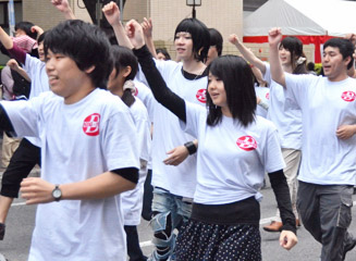 専門学校日本デザイナー学院・日本ビジネススクールどんたく隊
