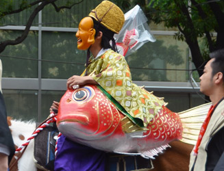 釣りざおと鯛を持った恵比須神(夫)