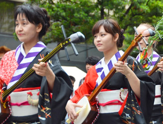 三味線隊には若い人もちらほら見える