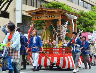 高砂連の名前の由来になっている長寿・夫婦円満の高砂人形の尉(じょう)と姥(うば)