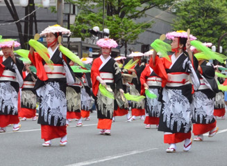 栄奈美会どんたく隊(昨年度西日本新聞社賞)