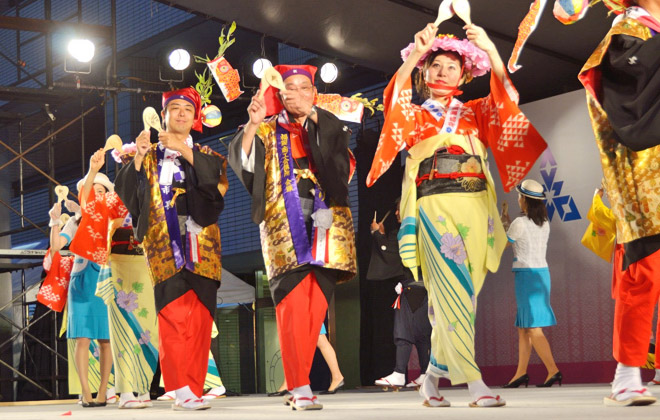 お祭り本舞台 (福岡市民の祭り振興会会長や福岡市長)