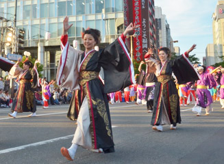 高知の「よさこい踊り」が源流の「ふくこい踊り」