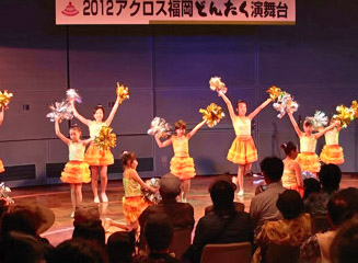 演舞台もにぎやか(アクロス福岡どんたく演舞台)