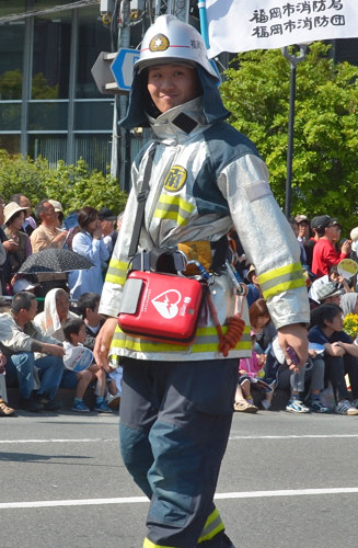 福岡市消防局の消防服姿の消防士