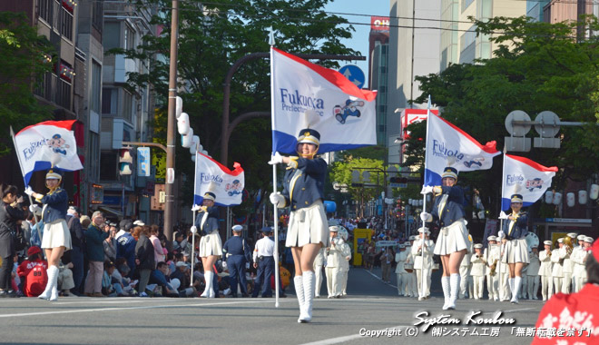 福岡県警察音楽隊 華やかなカラーガード