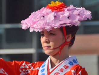 博多民踊協会どんたく隊の和装花笠の衣装