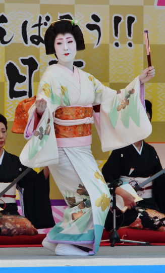 博多券番の芸妓(げいこ)さん