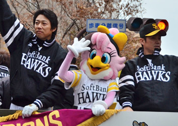 鳥越裕介コーチにハニーホークも参加