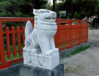 中国風の狛犬(左)