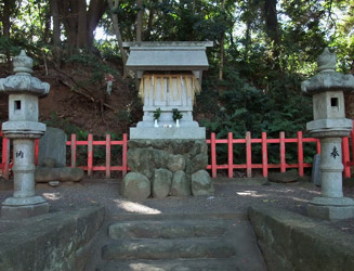 朽瀬神社(くちせじんじゃ)の御祭神は本郷氏の祖神、武内大臣の子の羽田矢宿禰