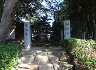 落ち着いた佇まいの報恩寺の入口