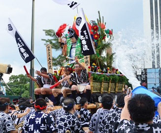 四番山笠 土居流(舁山)は見送りもりっぱだ