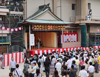 【6:00〜】櫛田神社で「鎮めの能」が行われる