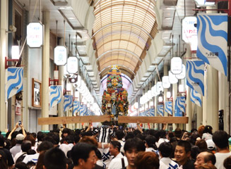 上川端商店街に帰ってきた山笠