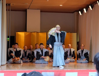 【6:00〜】櫛田神社で「鎮めの能」が行われる