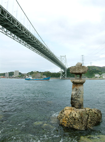 歴史の転換期の舞台となった海峡(門司港の和布刈神社前にて撮影)