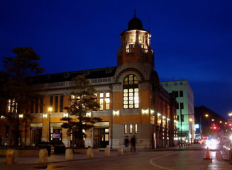夜間照明がきれいな旧大阪商船門司支店