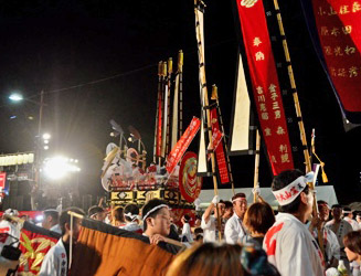 戸畑祇園大山笠が幟(のぼり)山笠から提灯山笠に変身する