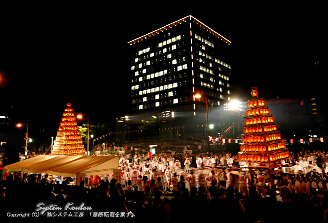 わっしょい百万夏祭り「夏まつり大集合」 ( 戸畑祇園山笠の提灯大山笠 ) ※市役所にも「祭百万」の照明文字が点く