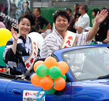 北九州看板娘・息子 難波美里さん豊田克彦さん