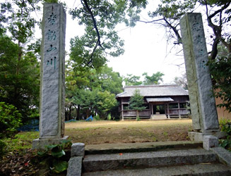 原神社。原町の入口にあり元旦祭、祇園祭、宮座などの行事や神事がとり行われる
