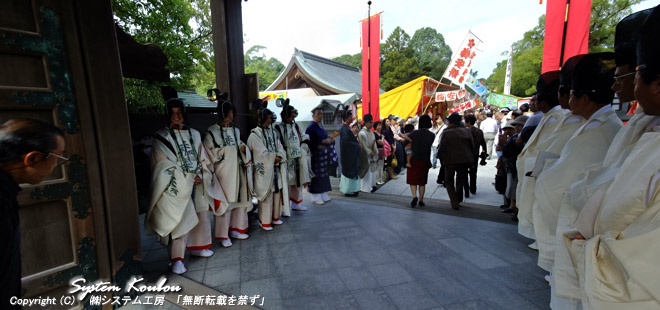 宗像大社(辺津宮)では宗像三女神(田心姫神、湍津姫神、市杵島姫神)の到着を待つ
