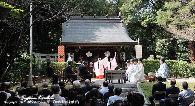 10月3日の11時40分頃より宗像護国神社祭。ここは浦安舞(うらやすまい)などあり少し華やか