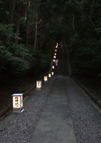 夕刻の18時より高宮神奈備祭(たかみやかんなびさい)がはじまる