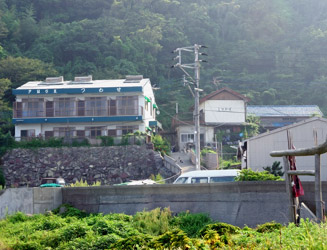 津和瀬の海岸にある民宿