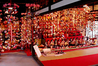 柳川地方独特の「さげもん雛飾り」がたくさん飾ってあった