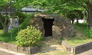 １５００年前のカクメ石古墳石室