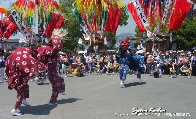 御旅所(頓宮)の境内で獅子舞の奉納が行われ 神幸祭(お上り)のスタート 【12:30 頃】