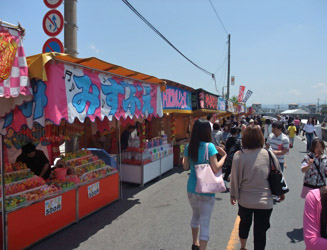 御旅所(頓宮)周辺には露店もたくさん