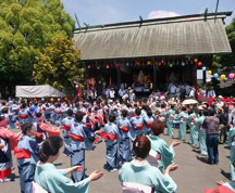 12時から炭坑節の総踊りがあった
