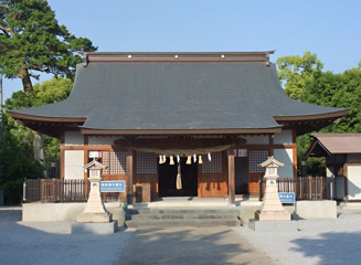白鳥神社の社殿