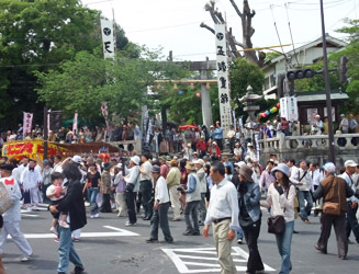 2日間では延べ10万人以上が県内外から集まる