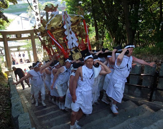 石段を根性で上る