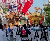 神輿は風治(ふうじ)八幡宮に向かう