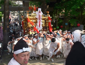 昨日下った石段を上る 【16:41 頃】