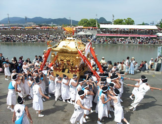 川渡り神事の会場となる彦山川 【14:55 頃】
