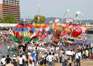 山笠を前後に倒す事を「ガブリ」と言います