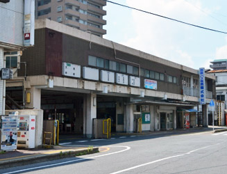 駅前にある西鉄バス筑豊のバスのターミナル