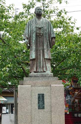 多賀町公園にある炭坑王の貝島太助翁の銅像（筑豊御三家と称された貝島財閥の創始者）