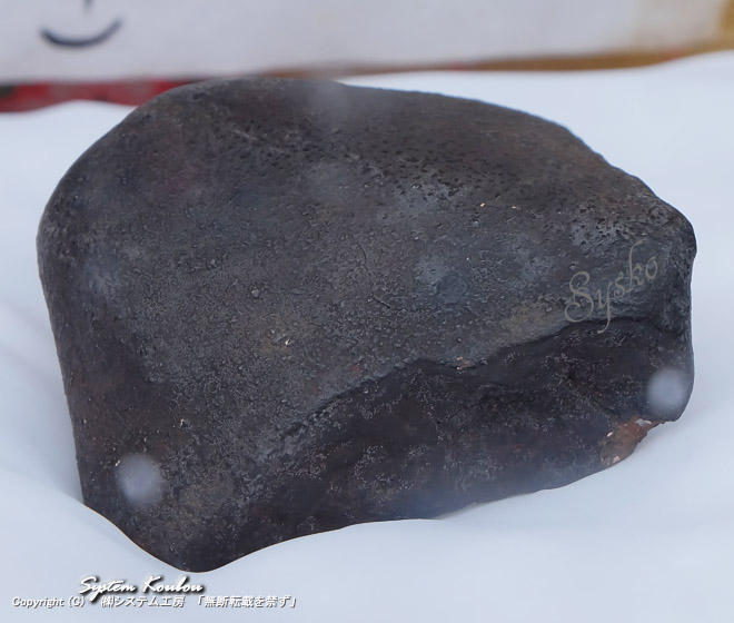 直方隕石（のおがたいんせき）が偶然にも須賀神社の境内に落ちたというのが、なにか神がかっている